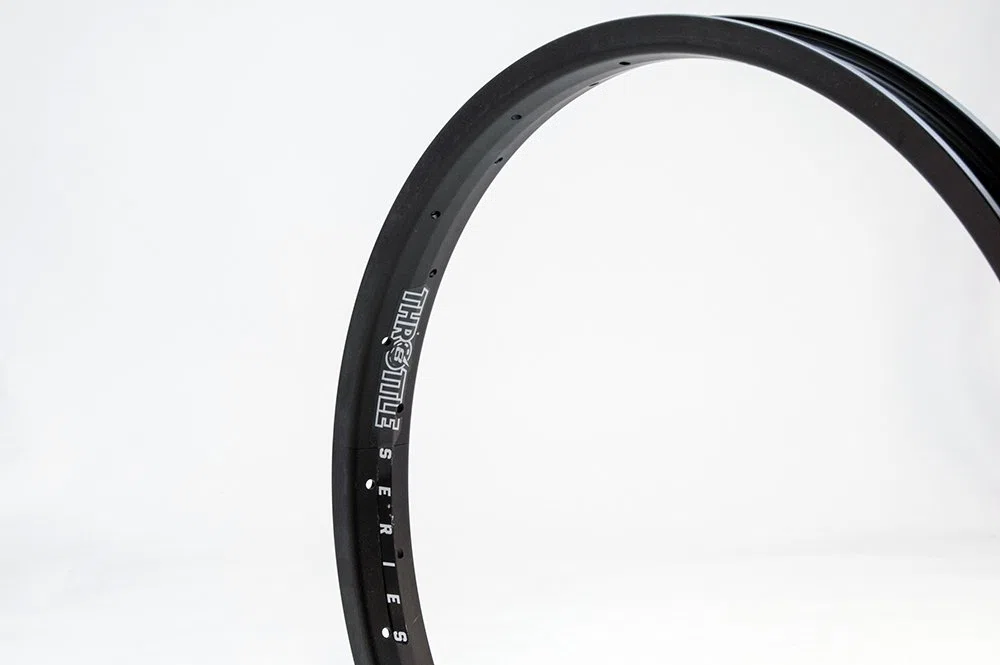 Serie Throttle de Eastern Bikes 20" BMX 36H Llanta de Aleación de Doble Pared (Negro)