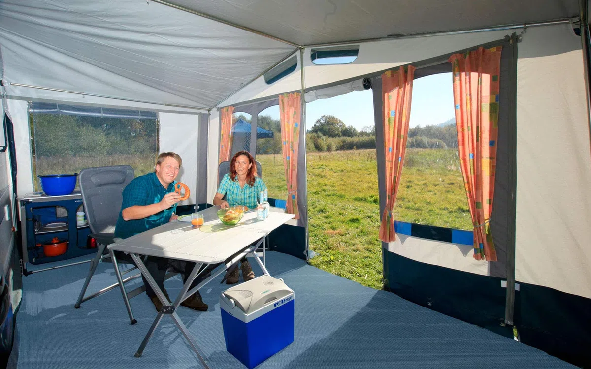 Berger | Alfombra de tienda de campaña suave | Alfombra para toldo para camping de coches y caravana | Accesorio para camping car | Lona protectora de suelo | Alfombra de suelo 300 x 500 cm | Alfombra