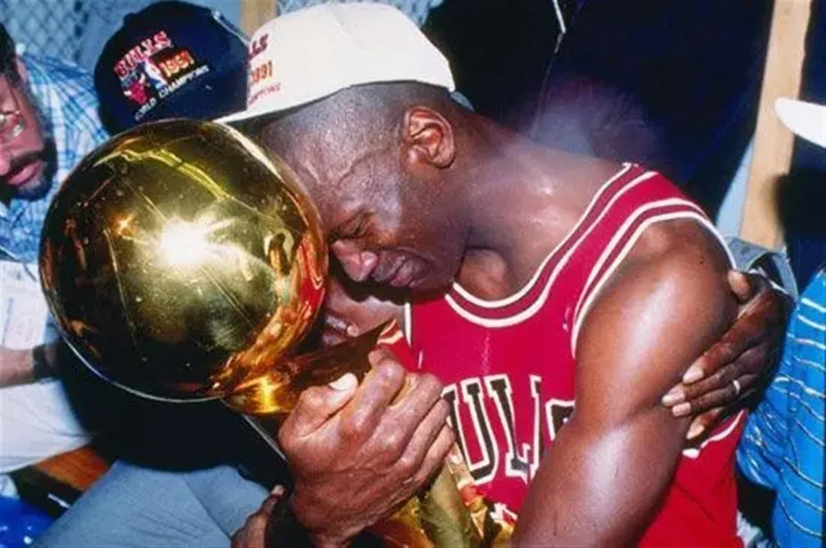 Jordan Championship Ring - Edición de coleccionista Regalo de recuerdos de fanáticos de Chicago hecho a mano for hombres y niños(8#)