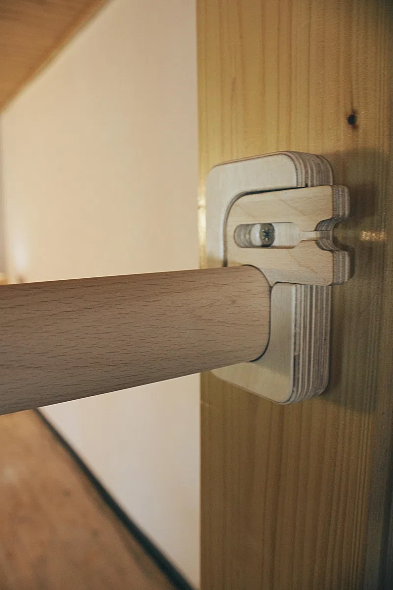 barra de dominadas resistente y fácil de montar con bloqueo, hasta 117 cm del marco de la puerta, ancho de la puerta, para ejercicios y entrenamientos de la parte superior del cuerpo.