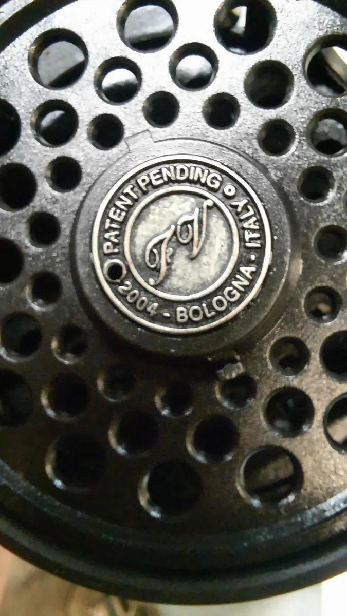 Carrete DE Mosca SEMIAUTOMATICO [Pack con Llave Allen + Tornillo ATACAÑAS DE Repuesto + 20 Bolas Cabeza de tungsteno Plus Cobre 2,8 mm]