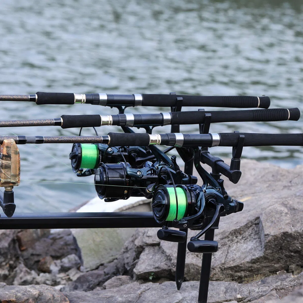 Sougayilang Carrete de pesca de carpa, carrete giratorio suave ultra potente 13+1BB, cuerpo de metal 9000/10000/12000, carretes de pesca de surf para agua salada y agua dulce