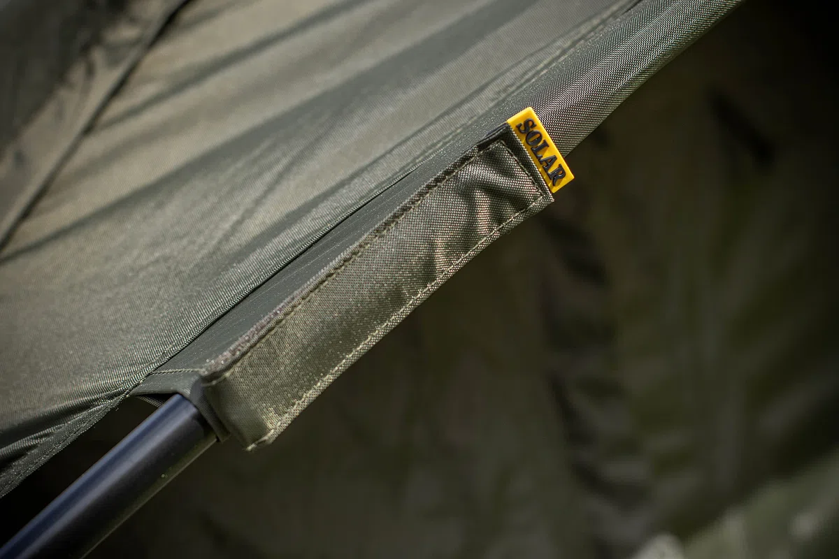 Solar Tackle Undercover - Refugio Exterior Bivvy para 2 Personas, Resistente al Agua, Malla mosquitera, Flujo de Aire, Paneles Traseros enrollados, Incluye Bolsillos Interiores, Lona Resistente para