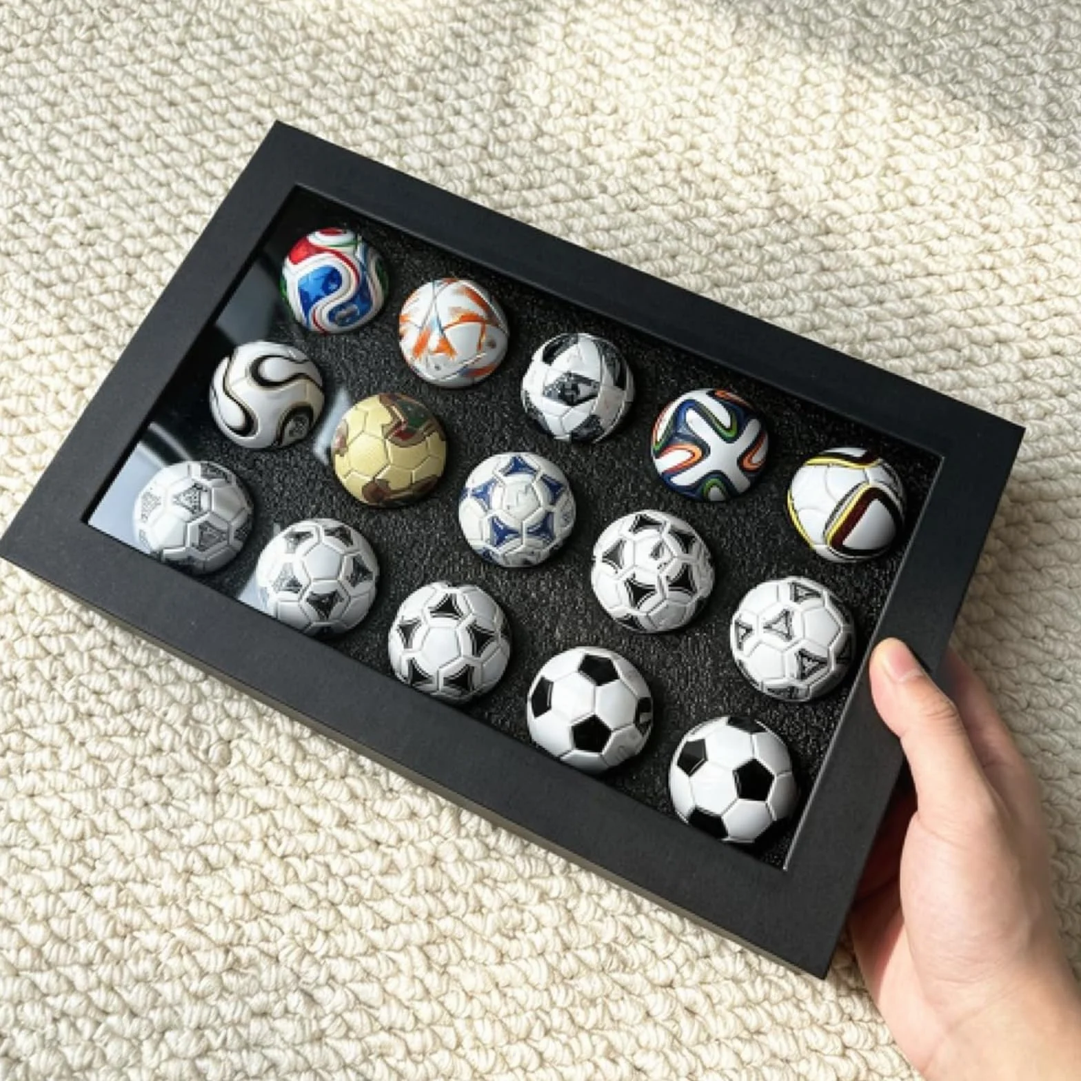 Genérico Colección de Mini Balones de Fútbol, ​​Colección de Balones de Fútbol Artesanales 1970-2026, Figuras, Réplicas de Torneos Coleccionables, Regalo Ideal para Aficionados al Fútbol