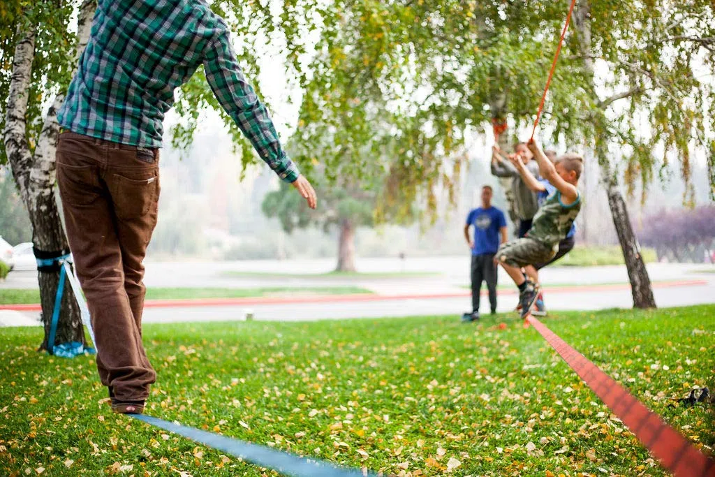 ZenMonkey Slackline Kit con línea de Entrenamiento Superior, Entrenador de Brazos, Protectores de árboles, Bolsa de Transporte de Tela e Instrucciones, 60 pies, fácil instalación para la Familia,