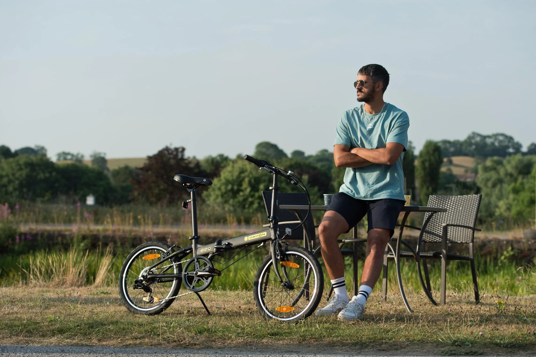 Dahon Hit Bicicleta Plegable para Adultos 20 Pulgadas, Bicicleta Urbana Ligera con 6 Velocidades, Frenos en V Plegables, Ideal para la Ciudad y Viajes