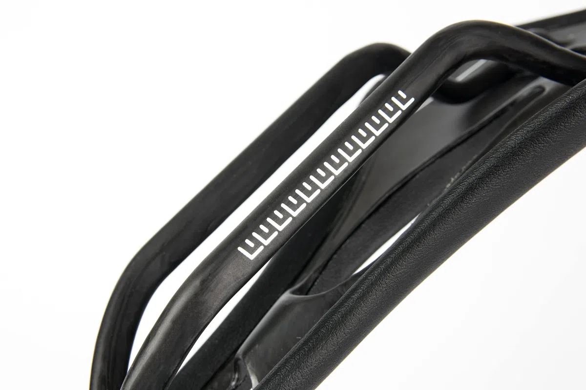 Msport Sillín de bicicleta de fibra de carbono para bicicleta de carretera y MTB súper ligero (negro)
