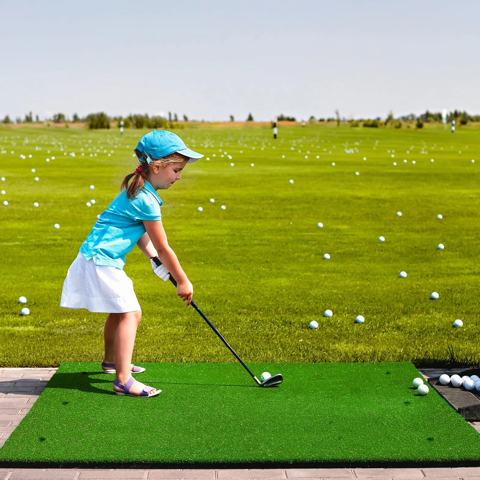GOPLUS Tapete de Golf para Golpes, Tapete de Césped Artificial para Interior y Exterior, Alfombrilla de Golf con 2 Varillas de Alineación y 2 Tees para Amantes y Principiantes