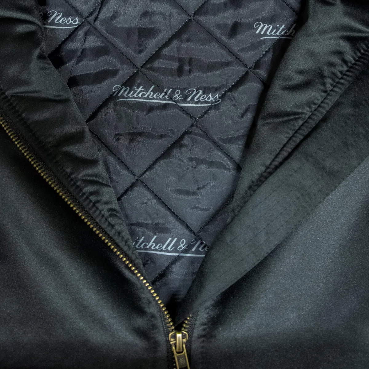 Mitchell & Ness NFL Team Bomber Chaqueta, Negro