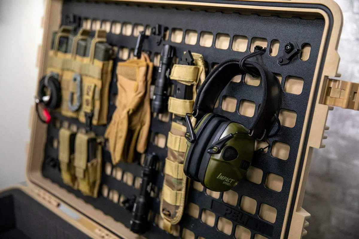 PELI Panel MOLLE con tecnología EZ-Click, Accesorio para la Maleta 1560, Organizador de Tapa Desmontable Multiusos para acoplar Bolsillos Molle, Color: Negro