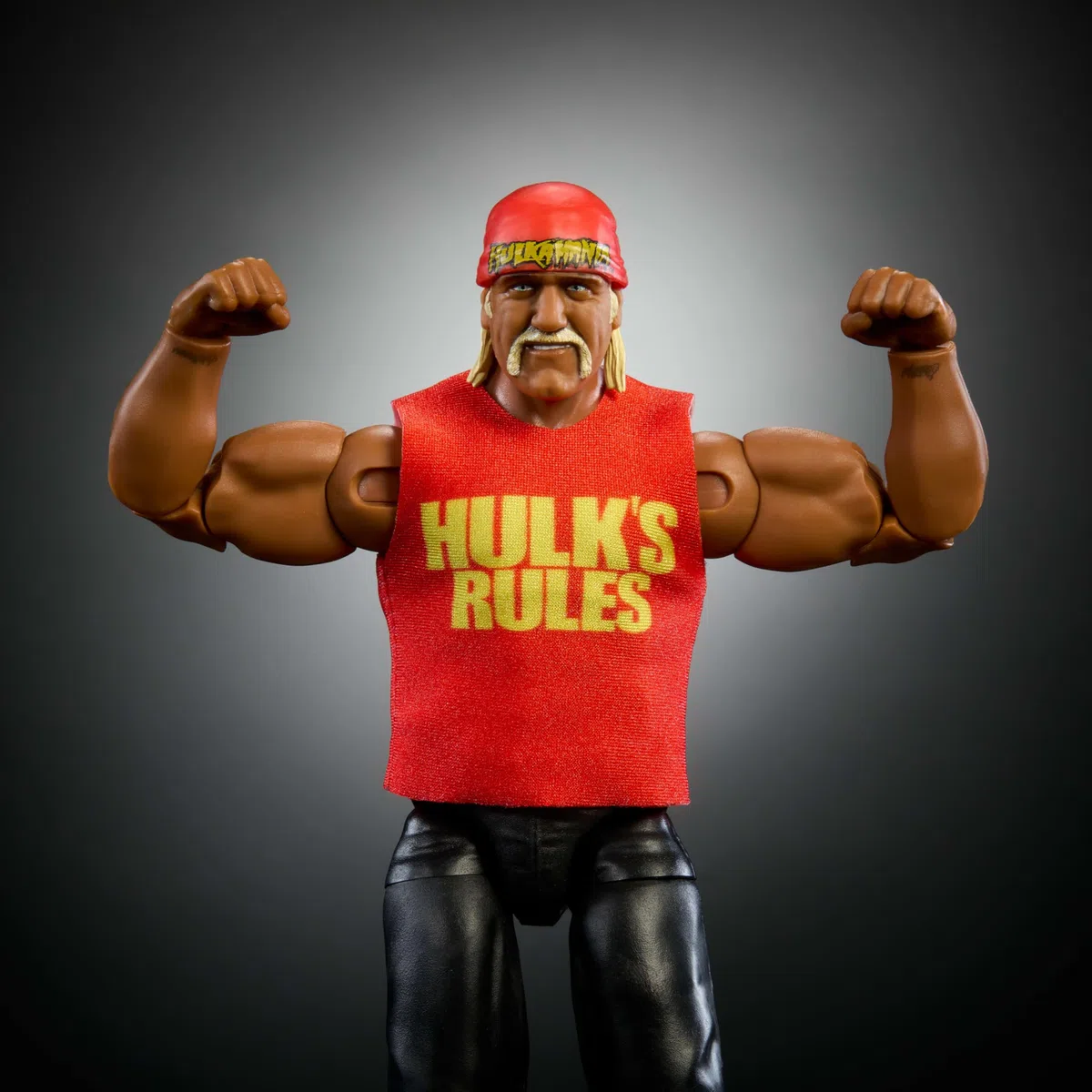 WWE Mattel Elite Collection - Figura de acción y Accesorios, Juego Premium de Hulk Hogan para Eventos en Vivo, Wrestlemania con Piezas de Howard Finkel Build-A-Figure