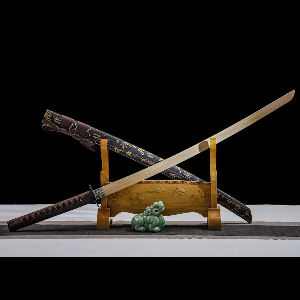 Katana de Madera Hecha a Mano de 103 cm,Vaina Envuelta en Cuero,Hoja Hecha de bambú,Espada samurái de Madera para Cosplay,Artes Marciales,Kendo,Accesorios,Entrenamiento,decoración