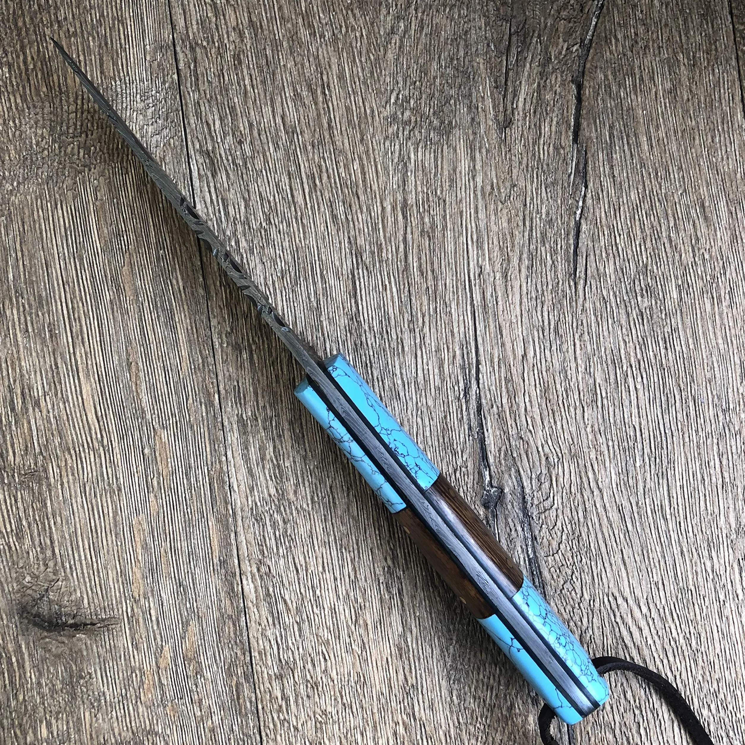 Hobby Hut HH-409, Cuchillo de Acero de Damasco Bushcraft Hecho a Mano de 9.5 Pulgadas | Cuchillo de Caza, Mango de Madera y Turquesa | Funda de Cuero | Espiga Completa, Hoja Fija
