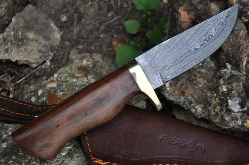 Perkin Cuchillo de caza de damasco hecho a mano – AR100