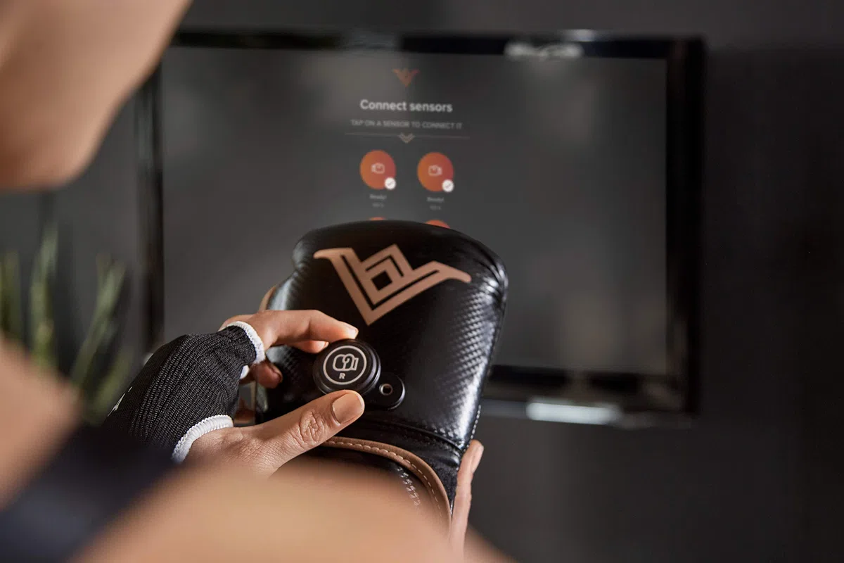 Boxing Full Kit - Equipo Completo de Boxing con sensores de Movimiento, pulsómetro, Saco de Boxeo y Guantes. Uso doméstico. GANA Fuerza y Resistencia. Clases virtuales bajo suscripción.