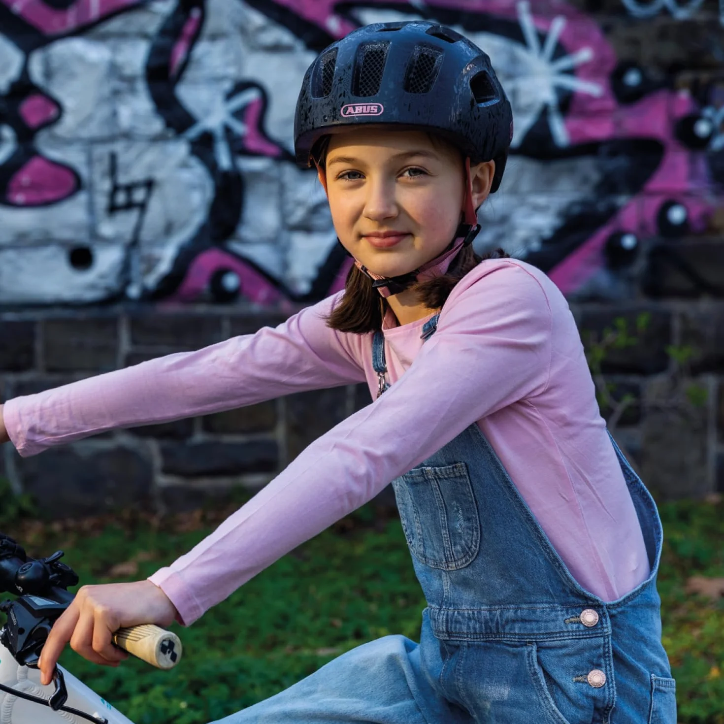 ABUS Youn-I 2.0 Bike Helmet - with Light for Children, Teenagers and Young Adults - for Girls and Boys