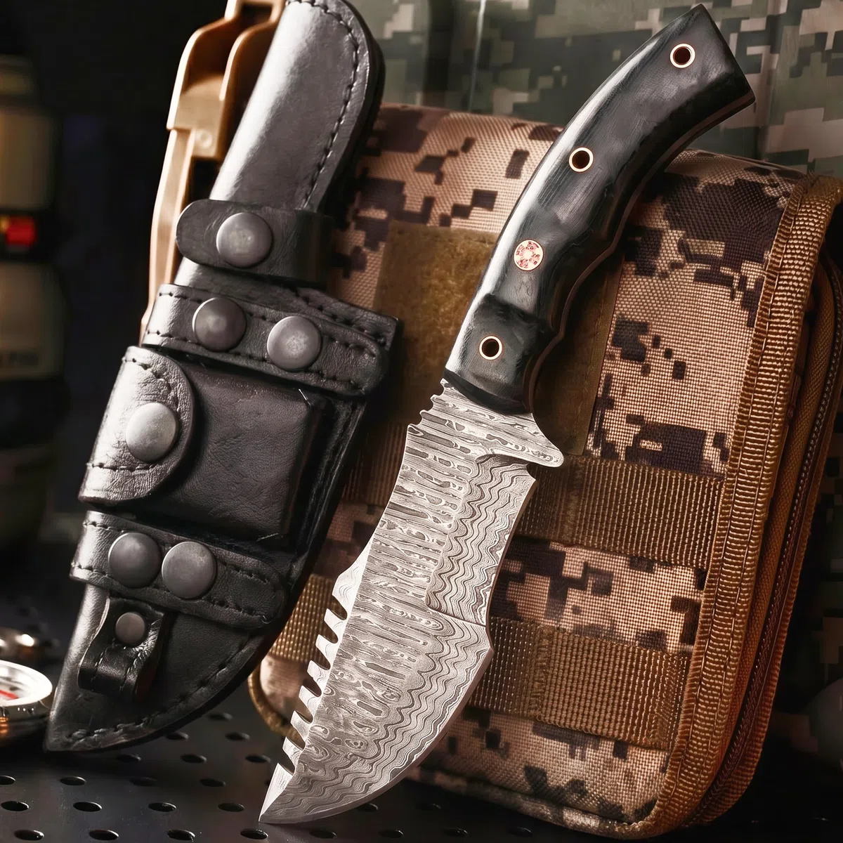 BIGCAT ROAR Black Jaguar Tracker - Cuchillo Tracker Acero Damasco Artesanal 25 4 cm Full-Tang - Mango Micarta y Funda Cuero - EDC Caza Bushcraft Monte Campo y Supervivencia - Regalo Coleccionistas