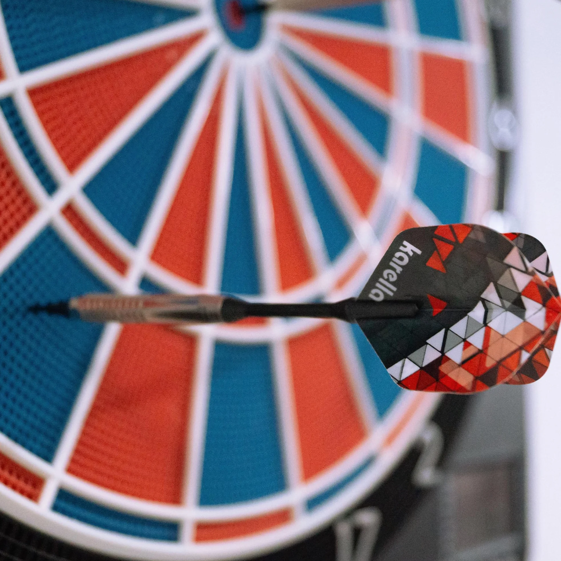 Karella CB-Smart Diana electrónica de dardos, función Bluetooth en línea, 37 juegos, dimensiones exactas del torneo, espaciado doble/triple 2 agujeros
