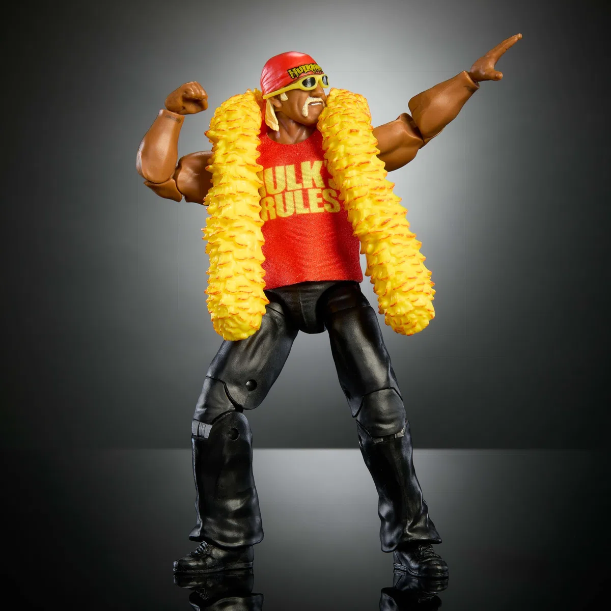 WWE Mattel Elite Collection - Figura de acción y Accesorios, Juego Premium de Hulk Hogan para Eventos en Vivo, Wrestlemania con Piezas de Howard Finkel Build-A-Figure