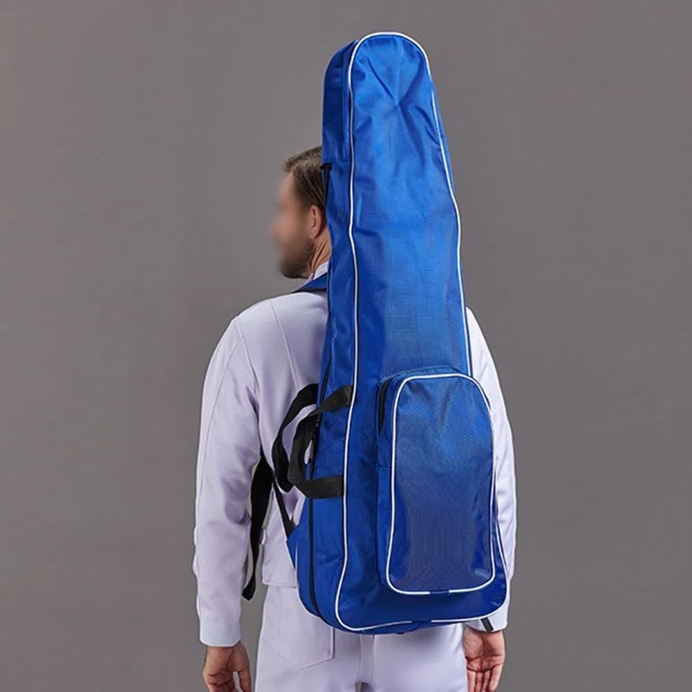 Bolsa de almacenamiento compacta para trajes de esgrima con material resistente y múltiples bolsillos